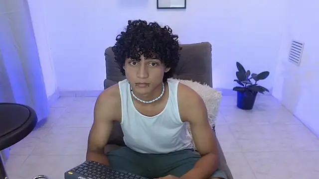 Snapshot of hades_derox_ chatting on May 9, 1:33 am hades derox online show from May 9, 1:33 am