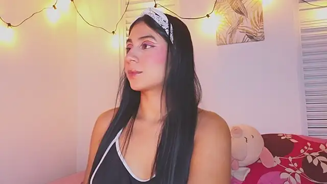 Snapshot of VictoriaaLopez chatting on June 6, 4:17 am VictoriaaLopez online show from June 6, 4:17 am