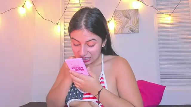 Snapshot of VictoriaaLopez chatting on July 4, 2:01 pm VictoriaaLopez online show from July 4, 2:01 pm