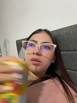 Snapshot of EmilyCxx chatting on June 21, 12:02 am EmilyCxx online show from June 21, 12:02 am