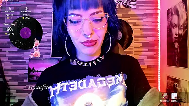 Snapshot of BlueElyxra chatting on May 17, 6:00 am BlueElyxra online show from May 17, 6:00 am