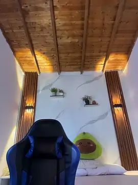 Snapshot of catalina_lafer chatting on June 20, 1:58 pm catalina lafer online show from June 20, 1:58 pm