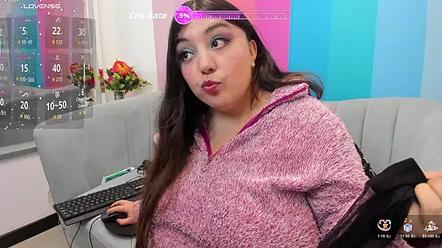 Snapshot of RoxanneDiaz chatting on June 10, 12:00 am RoxanneDiaz online show from June 10, 12:00 am