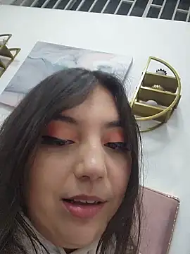 Snapshot of RoxanneDiaz chatting on June 11, 2:53 am RoxanneDiaz online show from June 11, 2:53 am