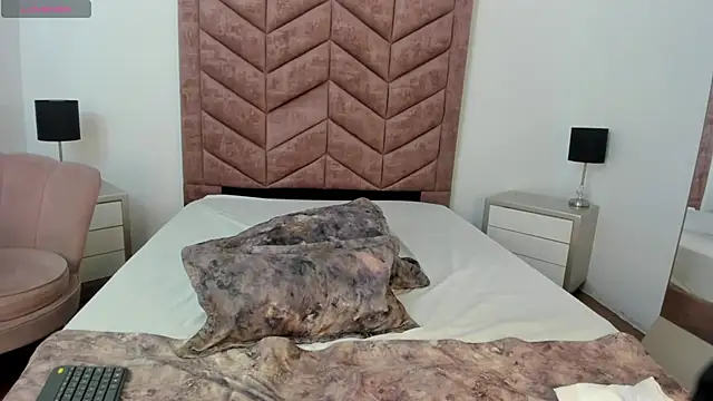 Snapshot of CoralRuiz chatting on May 9, 8:36 pm CoralRuiz online show from May 9, 8:36 pm