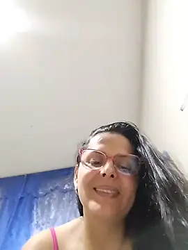 Snapshot of Bella_Morena27 chatting on May 4, 3:24 am Bella Morena27 online show from May 4, 3:24 am
