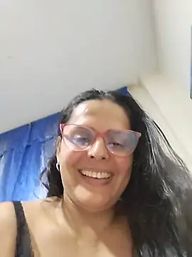 Snapshot of Bella_Morena27 chatting on May 5, 3:36 am Bella Morena27 online show from May 5, 3:36 am