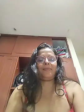Snapshot of Bella_Morena27 chatting on June 1, 1:29 am Bella Morena27 online show from June 1, 1:29 am