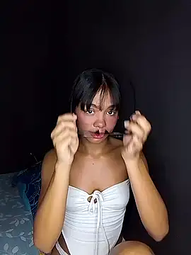 Snapshot of Floresitacampe chatting on May 10, 10:04 pm Floresitacampe online show from May 10, 10:04 pm