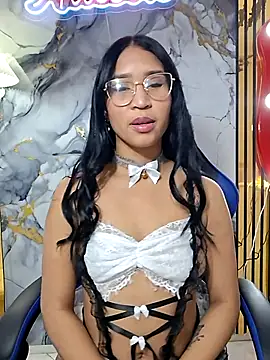 Snapshot of alisoom_ chatting on May 4, 9:38 am alisoom online show from May 4, 9:38 am