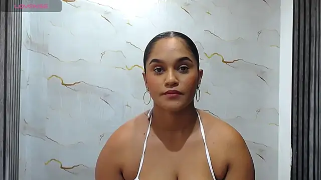Snapshot of Liaa_cams chatting on June 22, 10:29 pm Liaa cams online show from June 22, 10:29 pm