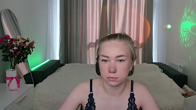 Snapshot of AnnaAlexArti chatting on May 15, 3:57 am AnnaAlexArti online show from May 15, 3:57 am