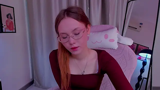 Snapshot of FloraLarsson chatting on May 8, 4:18 am FloraLarsson online show from May 8, 4:18 am