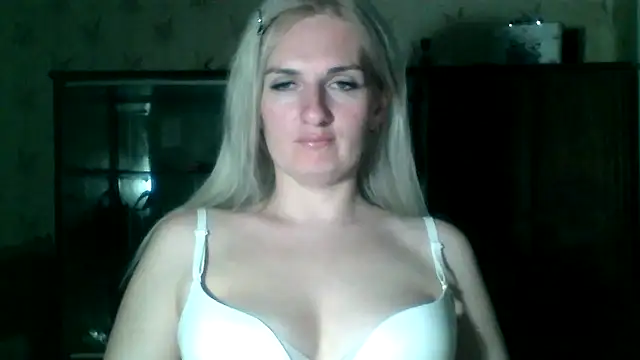 Snapshot of MartaHaze chatting on May 13, 6:49 pm MartaHaze online show from May 13, 6:49 pm