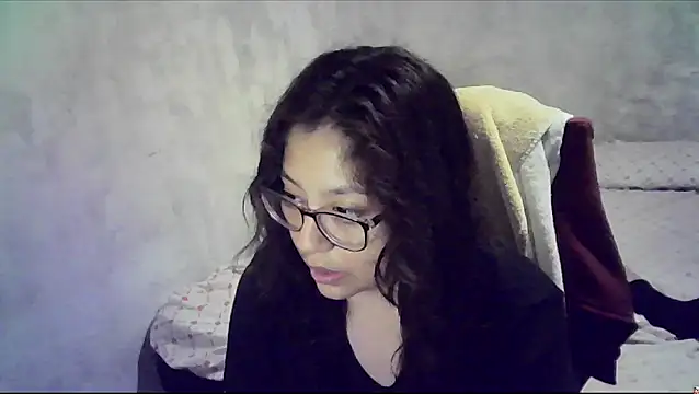 Snapshot of Grace_Moon04 chatting on May 2, 10:42 am Grace Moon04 online show from May 2, 10:42 am