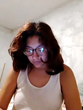 Snapshot of Grace_Moon04 chatting on June 16, 8:33 pm Grace Moon04 online show from June 16, 8:33 pm