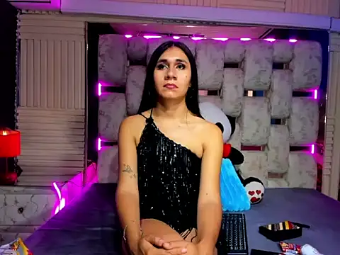 MahiaraHot online show from May 2, 2:00 pm