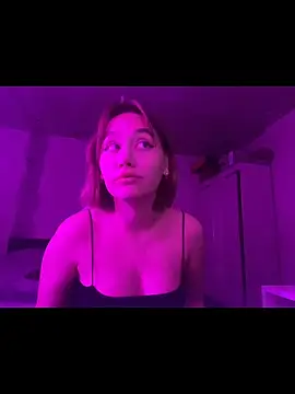 SuzieAllen online show from May 5, 5:21 pm