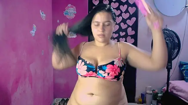 Snapshot of Kiara_tits chatting on May 21, 1:23 am Kiara tits online show from May 21, 1:23 am