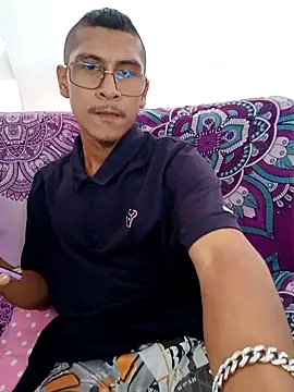 Snapshot of Lil_black009 chatting on May 5, 11:07 am Lil black009 online show from May 5, 11:07 am