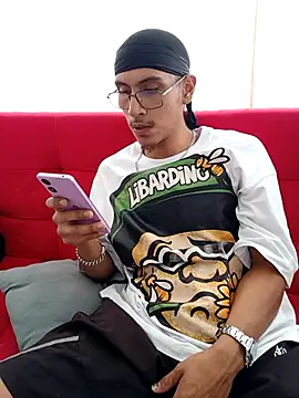 Snapshot of Lil_black009 chatting on May 7, 2:55 pm Lil black009 online show from May 7, 2:55 pm
