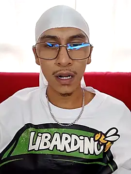 Snapshot of Lil_black009 chatting on May 21, 4:25 pm Lil black009 online show from May 21, 4:25 pm