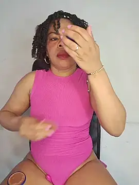 Cassandra em  online show from May 9, 4:56 pm