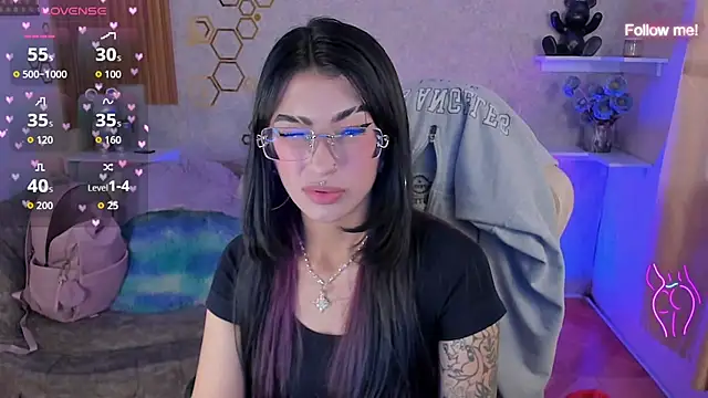 Snapshot of mia_smoke_ chatting on June 17, 2:07 pm mia smoke online show from June 17, 2:07 pm