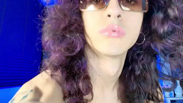 Divine      online show from June 25, 9:52 pm