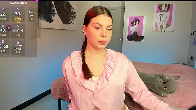 Snapshot of EmmyyK chatting on July 5, 1:40 pm EmmyyK online show from July 5, 1:40 pm