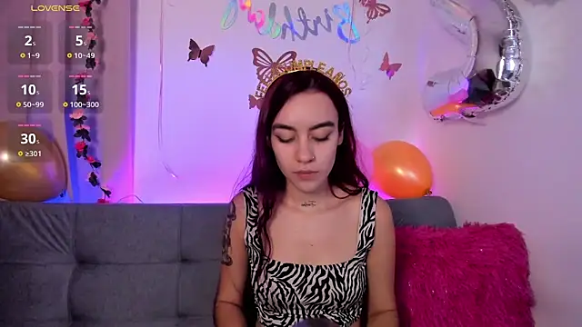 Snapshot of tessafoxie chatting on June 17, 12:29 pm tessafoxie online show from June 17, 12:29 pm