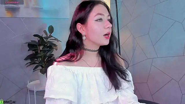 Snapshot of Sofia_Conner chatting on June 2, 9:33 am Sofia Conner online show from June 2, 9:33 am