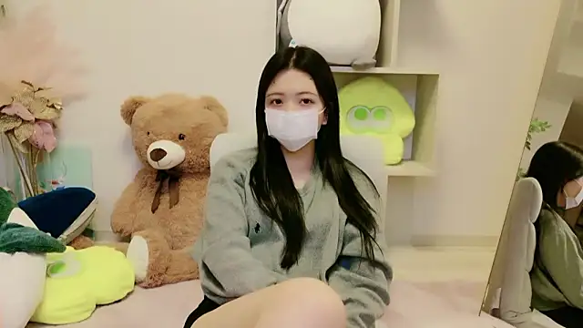 Snapshot of -Luna_JP- chatting on June 4, 12:11 pm -Luna JP- online show from June 4, 12:11 pm