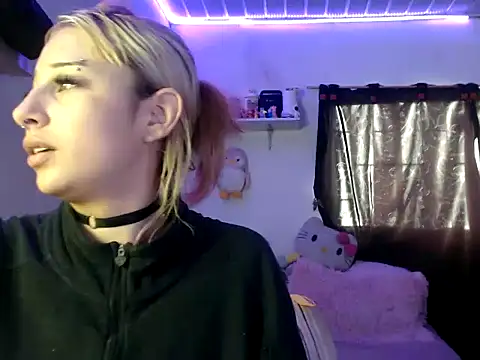 bunnyfoxxd online show from June 19, 8:34 pm
