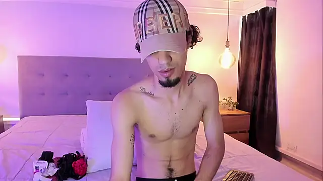 Snapshot of MichaelEvanss_ chatting on June 24, 12:48 pm MichaelEvanss online show from June 24, 12:48 pm