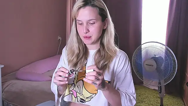 Snapshot of hellfirekiss chatting on July 24, 10:57 am hellfirekiss online show from July 24, 10:57 am