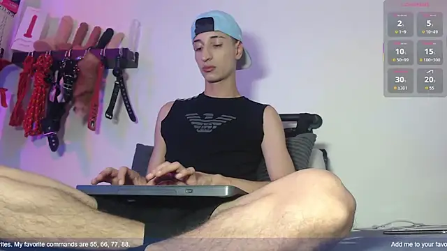 Snapshot of aronleblanc_ chatting on June 12, 1:21 pm aronleblanc online show from June 12, 1:21 pm