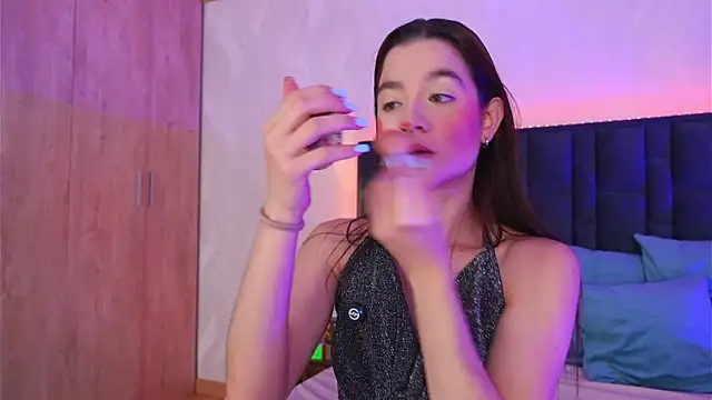 Snapshot of LucyFlame chatting on June 19, 4:06 am LucyFlame online show from June 19, 4:06 am