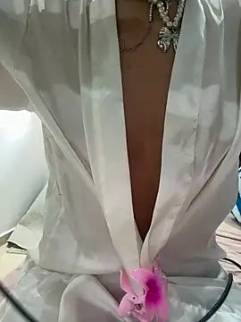 Snapshot of Betsy_123 chatting on May 24, 12:32 pm Betsy 123 online show from May 24, 12:32 pm
