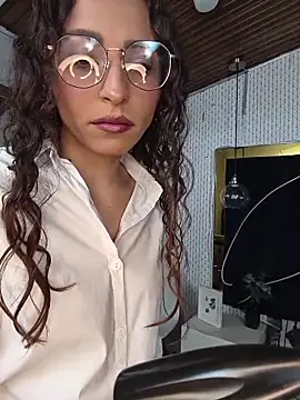 ANAMARIAMD online show from June 17, 8:32 pm