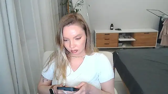 PolinaXXXXXJones online show from May 7, 6:35 pm
