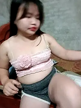 Lily Henry online show from May 11, 12:44 pm