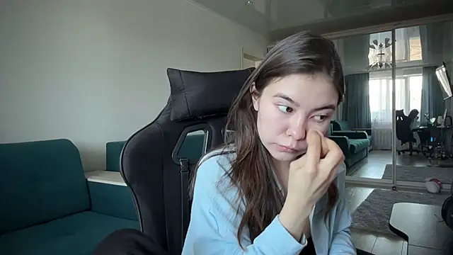 Snapshot of Ellewaay chatting on May 11, 8:42 am Ellewaay online show from May 11, 8:42 am