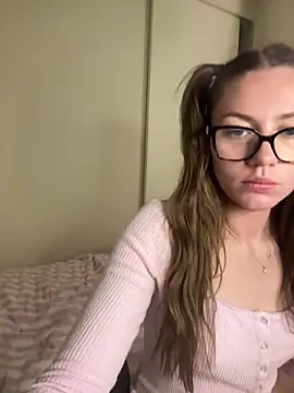 daisycollins online show from June 12, 7:51 am