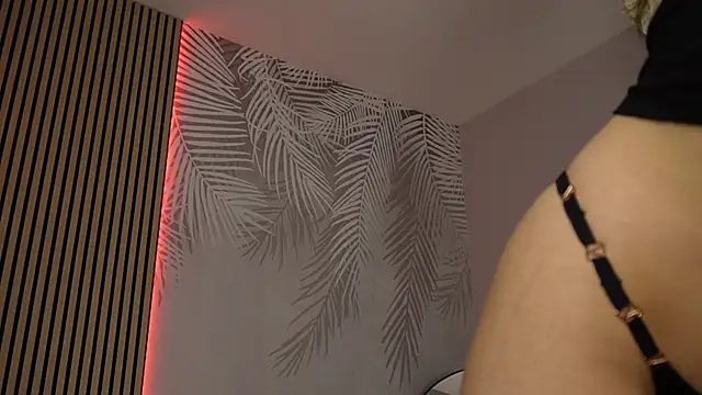 Snapshot of MiaVelvety chatting on May 31, 7:26 pm MiaVelvety online show from May 31, 7:26 pm