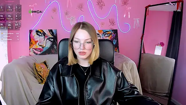 Snapshot of gia_lee_ chatting on May 12, 12:35 pm gia lee online show from May 12, 12:35 pm