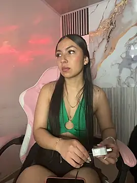 Snapshot of Julieth_ec chatting on May 8, 12:32 pm Julieth ec online show from May 8, 12:32 pm