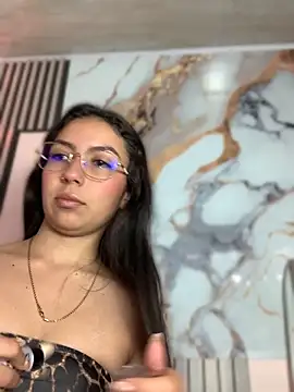 Snapshot of Julieth_ec chatting on May 27, 12:24 pm Julieth ec online show from May 27, 12:24 pm
