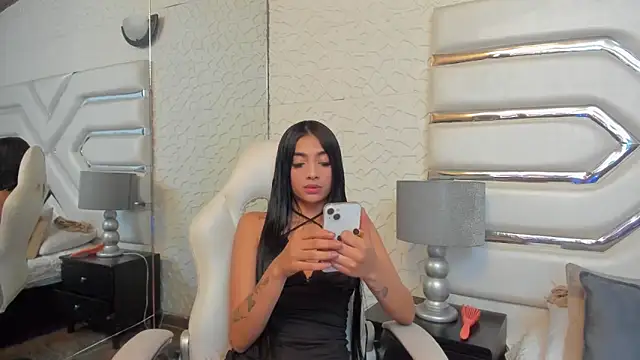 Snapshot of KattyLilli chatting on June 27, 2:38 am KattyLilli online show from June 27, 2:38 am