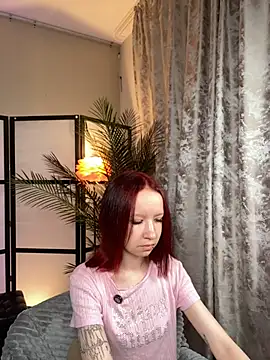 Mi Mi Mia online show from August 4, 6:32 pm